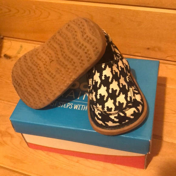 Mooshu Trainer Shoes - Picture 2 of 5